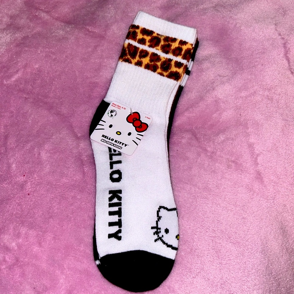 🎀HELLO KITTY🎀 2 pairs of socks